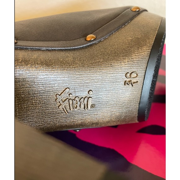 NEW-Fioni Brown Kontroversy Studded Heels-Sz 9.5 - Picture 8 of 10